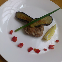 レモン塩でいただく豚１００％つなぎなしハンバーグ