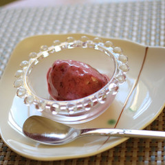 バナナとベリーのアイス　ほんのり紅茶風味