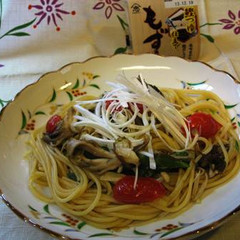 「鰹つゆ仕立てもずく」ときのこの和風パスタ