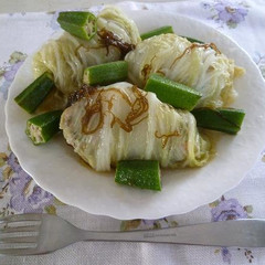 鰹だしつゆもずく入りロール白菜