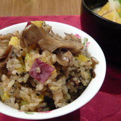さつまいもと舞茸の炊き込みご飯
