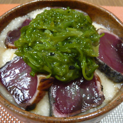 かつおのたたきめかぶ丼
