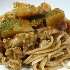 ジャガイモとポークの煮込みソースパスタ
