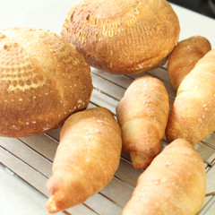 ざるでカンパーニュ（生クリーム入り）