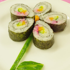 朝飯前で可愛く出来る！お花のラブリー♡巻寿司。