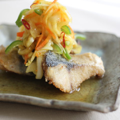 塩さばと新玉ねぎのカレーマリネ