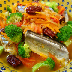 血液サラサラに　秋刀魚となつめの薬膳トマト煮