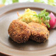 牛すじの肉じゃがコロッケ