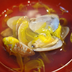 ココロを癒す　菊花とあさりのお吸いもの