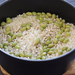 枝豆とはと麦の炊き込みご飯