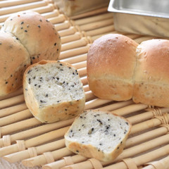 ごまたっぷり♡ミニミニ食パン🍞