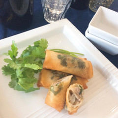 豚肉とごぼうとチーズのパクチー春巻き