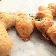ほうれん草とベーコンチーズパン
