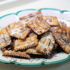 キアッケレ（イタリアの伝統菓子）