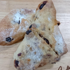 クランベリーとホワイトチョコの三角パン