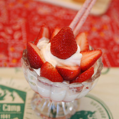 いちごパフェ