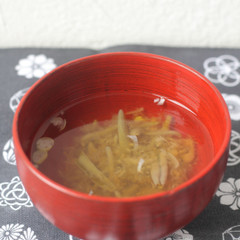 じゅんさいと梅のお吸い物