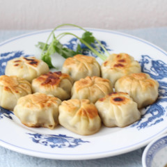 皮から手作り　にら饅頭