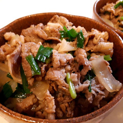 ニラが入っている牛丼