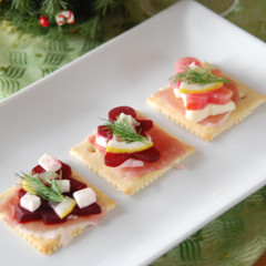 ビーツとクリームチーズのクリスマスカナッペ