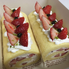 苺のロールケーキ