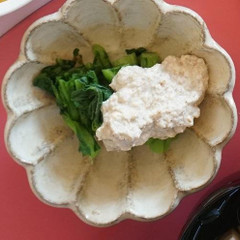 菜花のごまチーズクリーム添え