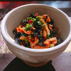 煎り黒豆と干し大根の和え物