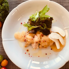 道産鶏肉のソテー　季節の果物のソース