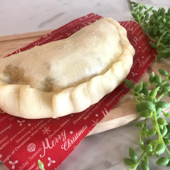 カルツォーネ(自家製トマトソースとアンチョビ)