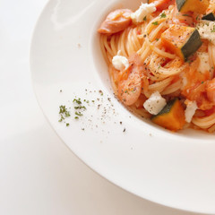 カボチャ、ベーコン、モッツアレラチーズのパスタ