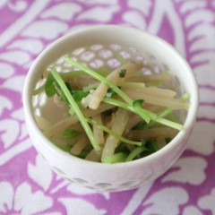 鶏ごぼうと豆苗の塩麹炒め
