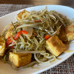 玄米ケールビーフンと高野豆腐の炒め物