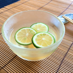 ひんやり美味～スダチのお吸い物～