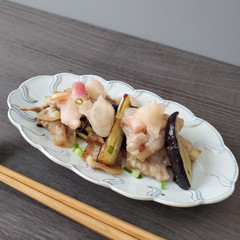 【季節】豚バラ茄子炒め桃色ガリ添え