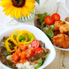 サーモンユッケ丼とぽかぽかきのこスープ
