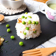 梅干し入り♡ピンクの豆ご飯