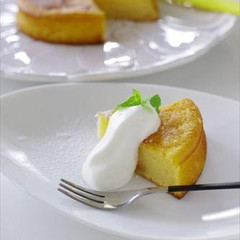 ヨーグルと白桃ジャムのケーキ