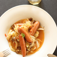キャベツとソーセージの簡単煮込み