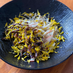 えのきと菊花、キクラゲ、りんごの和え物