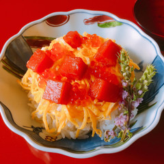 漬け鮪といくらのちらし寿司