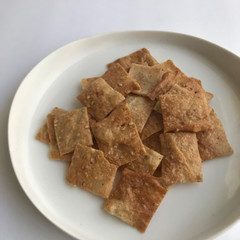  酵母の胡麻クラッカー(甘味)