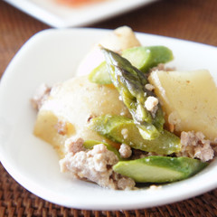 ＊新じゃがと鶏ひき肉の煮物＊