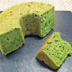 抹茶とホワイトチョコレートのシフォンケーキ