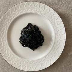 季節の野菜とフィットチーネのイカ墨パスタ