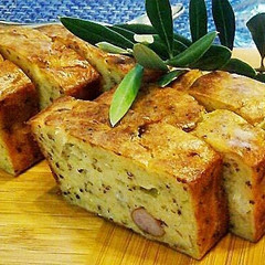 キャベツとソーセージのケークサレ