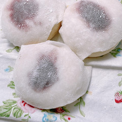 フルーツ大福みたいなパン