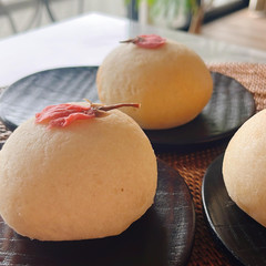 グルテンフリー☆求肥と桜あんの米粉パン