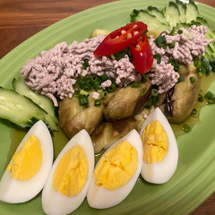 焼きナスのスパイシーサラダ(タイ風)