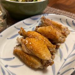 椎茸粉の鶏手羽中揚げ