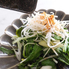 水菜とわかめのごま油がけサラダ